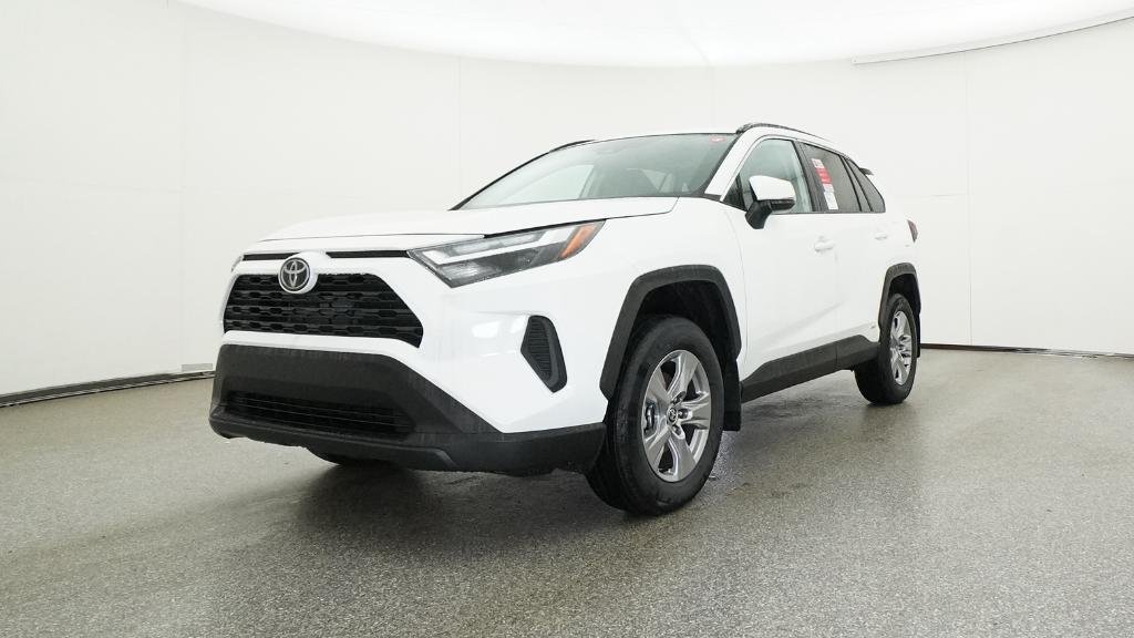 2025 Toyota RAV4 XLE - Photo 16
