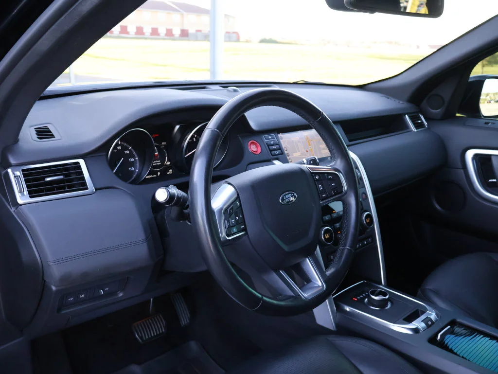Used 2019  Land Rover  image 19