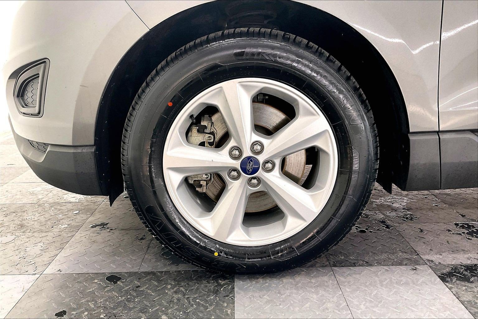 2016 Ford Edge SE photo 3