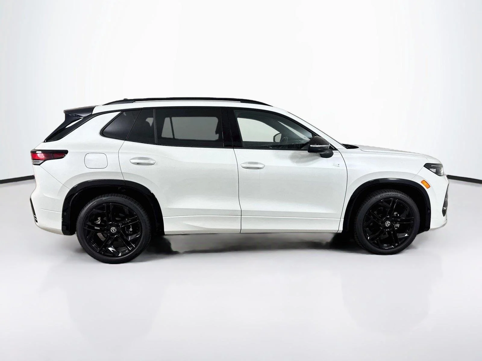 New 2026 WHITE Volkswagen SE R-Line Black image 8