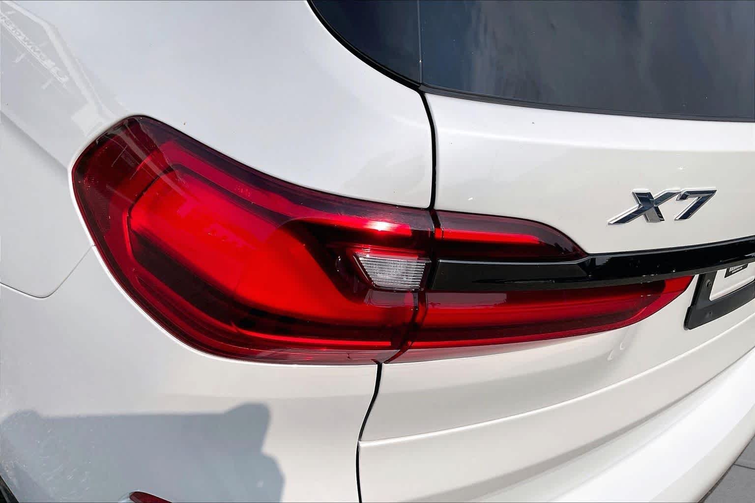 Used 2022 Mineral White Metallic BMW xDrive40i image 27