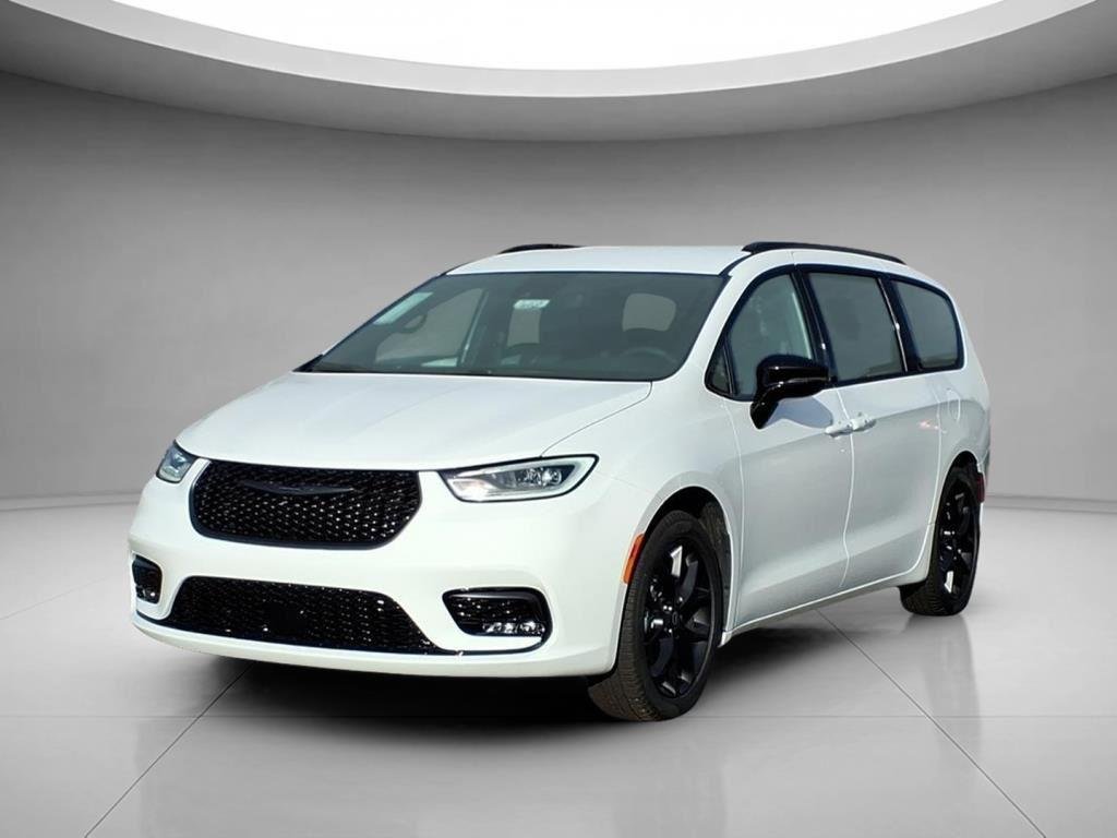 New 2026 Bright White Clear-Coat Exterior Paint Chrysler Select image 1