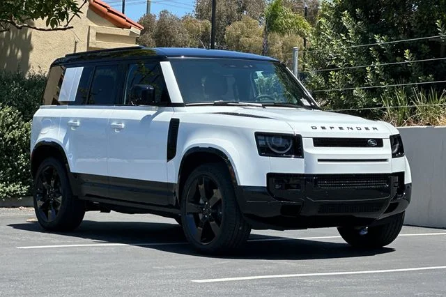 New 2026 Fuji White Land Rover X-Dynamic SE image 7