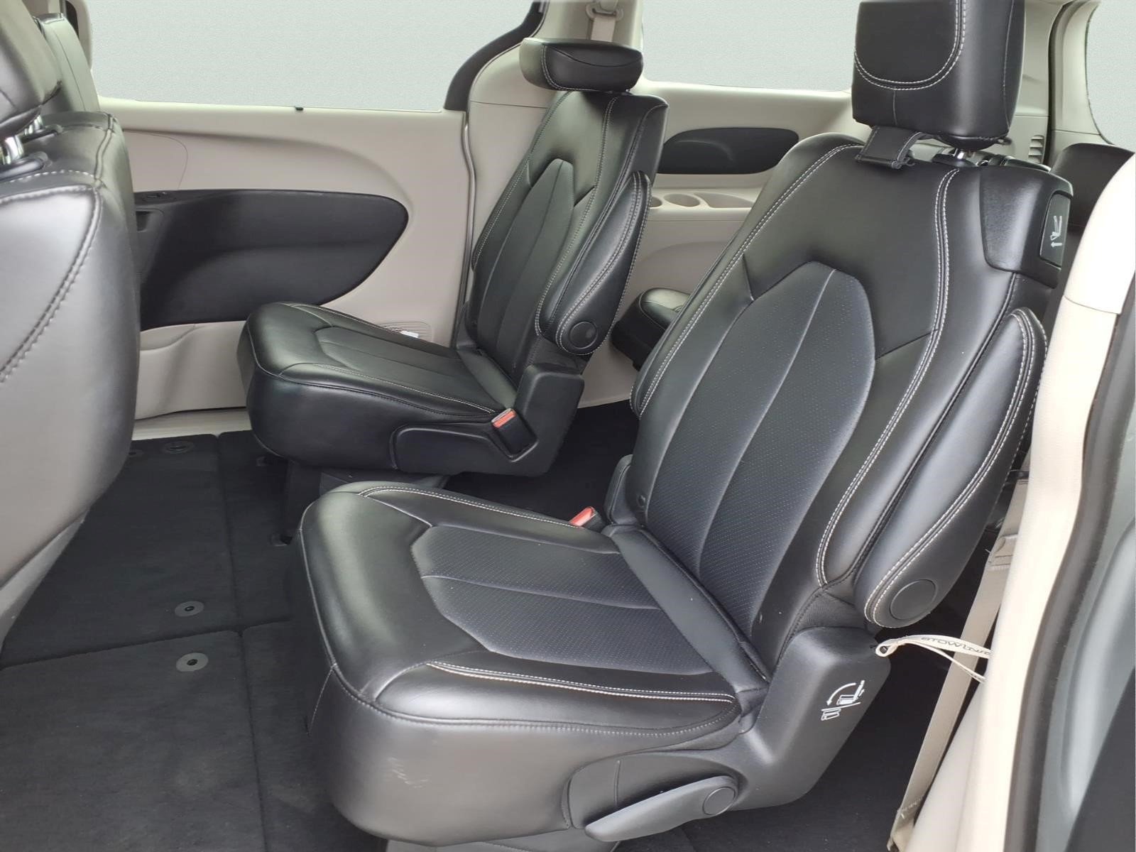 Used 2024 Silver Chrysler Touring L image 23
