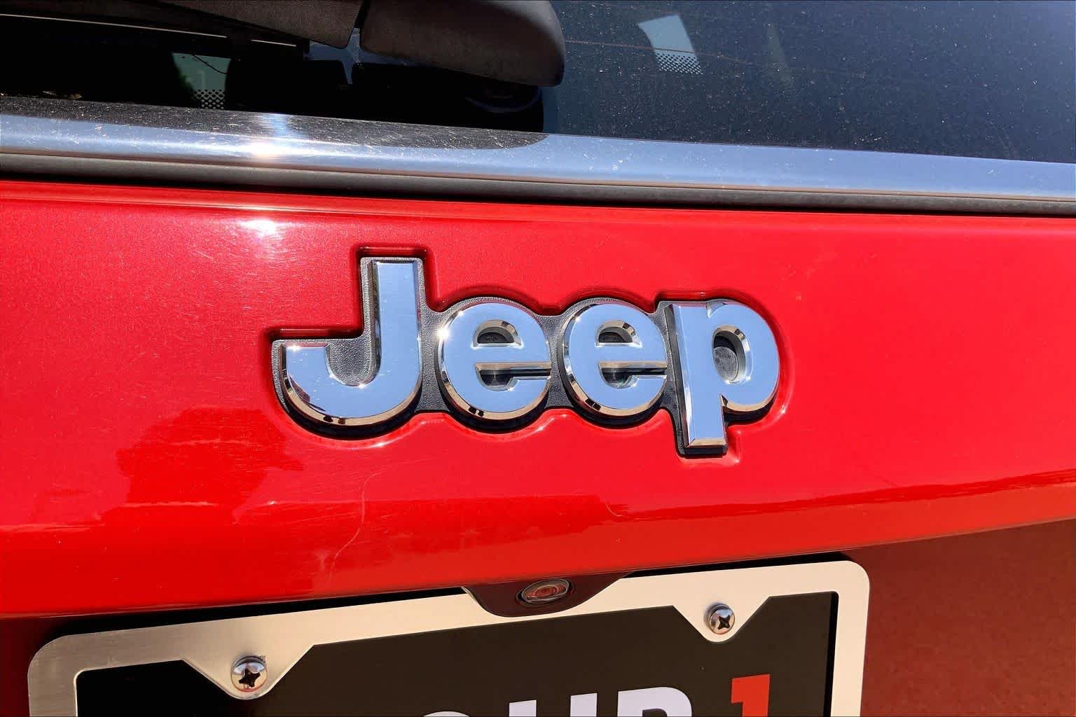 Used 2021 Redline Pearlcoat Jeep Limited image 33