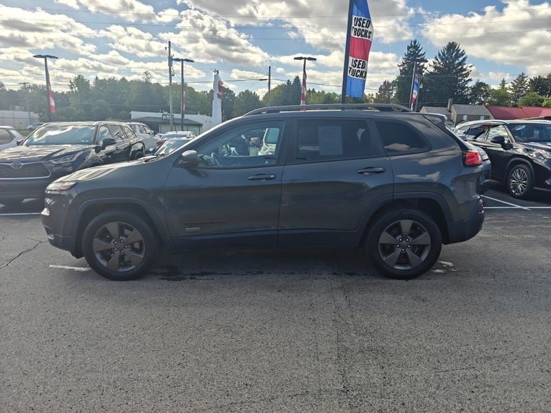 Used 2016 Gray Jeep Latitude image 9