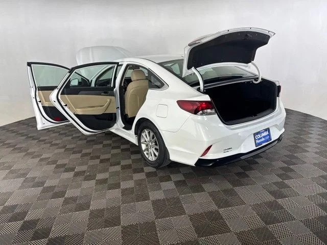 Used 2019 White Hyundai SE image 20