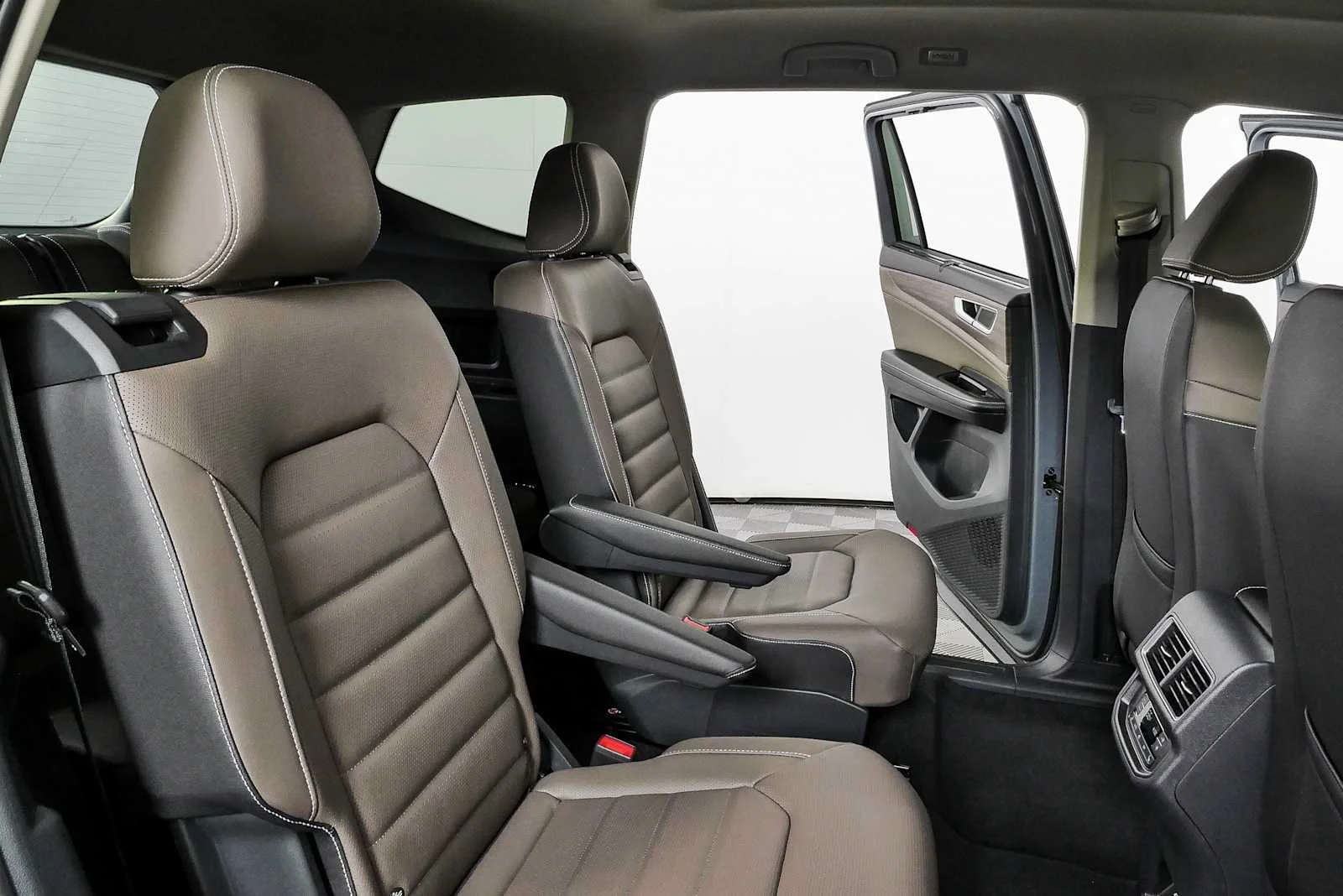 New 2026 Pure Gray Volkswagen 2.0T SEL image 22
