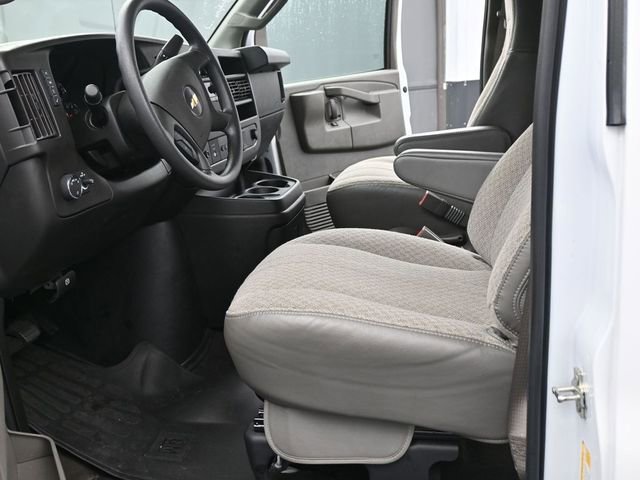 2024 Chevrolet Express Passenger LT - Photo 9
