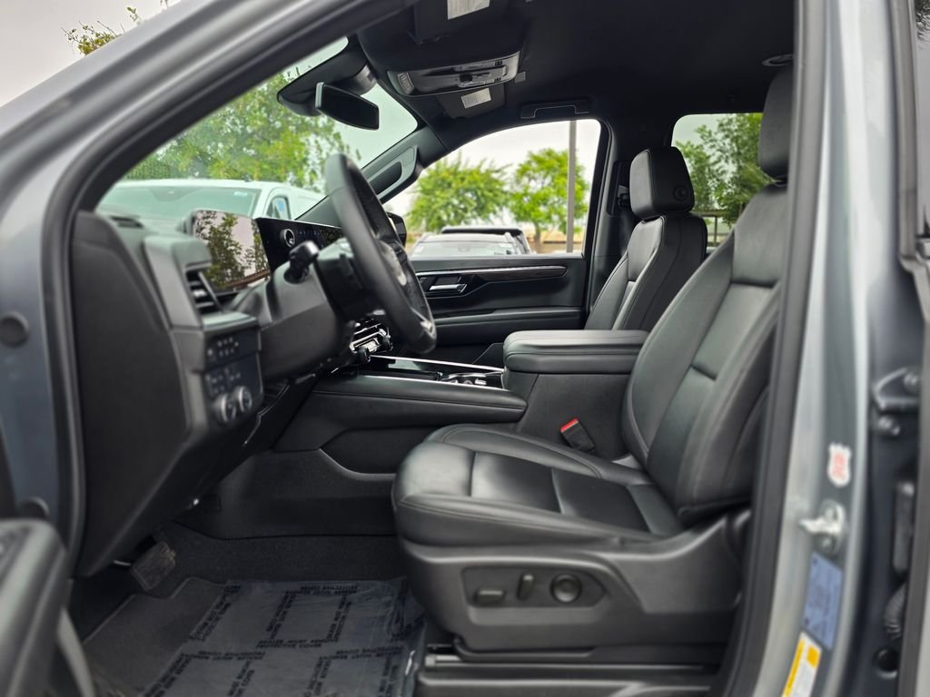 2025 Chevrolet Suburban Z71 - Photo 14