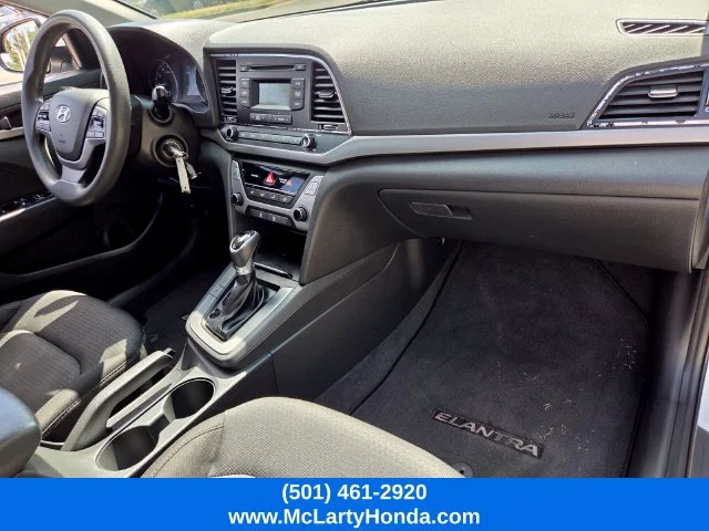 Used 2018 Quartz White Pearl Hyundai SE image 16