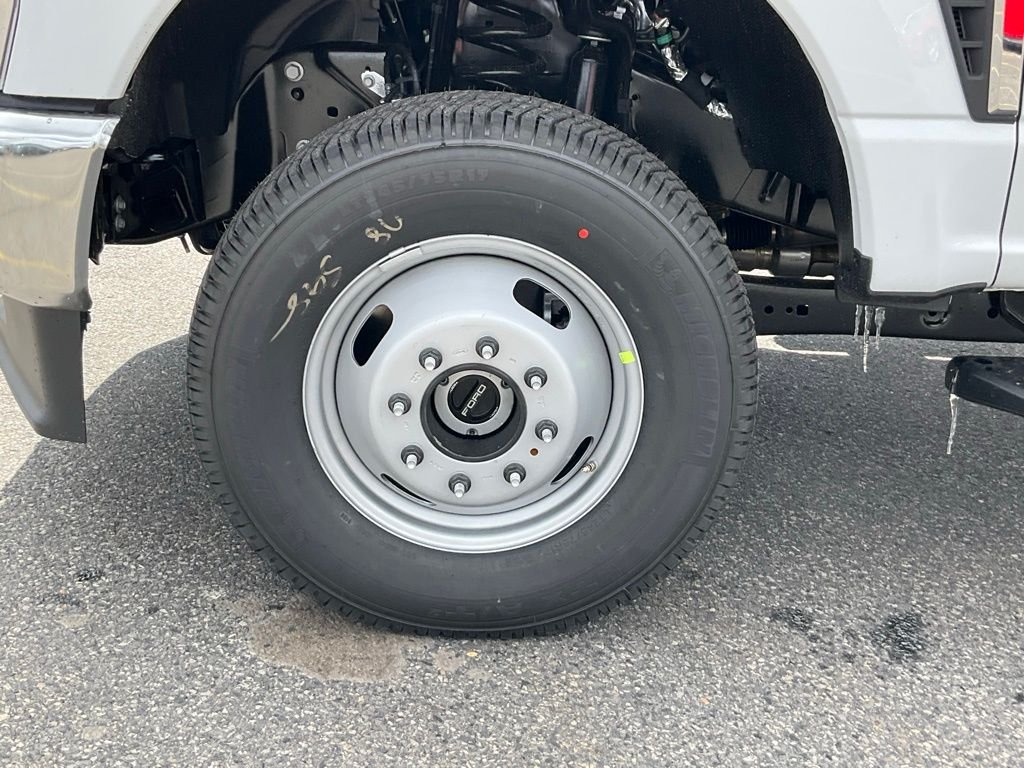 New 2026 Oxford White Ford F-350® XL image 27