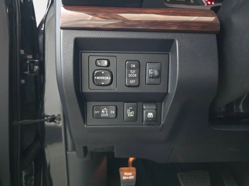 Used 2017  Toyota Limited image 26