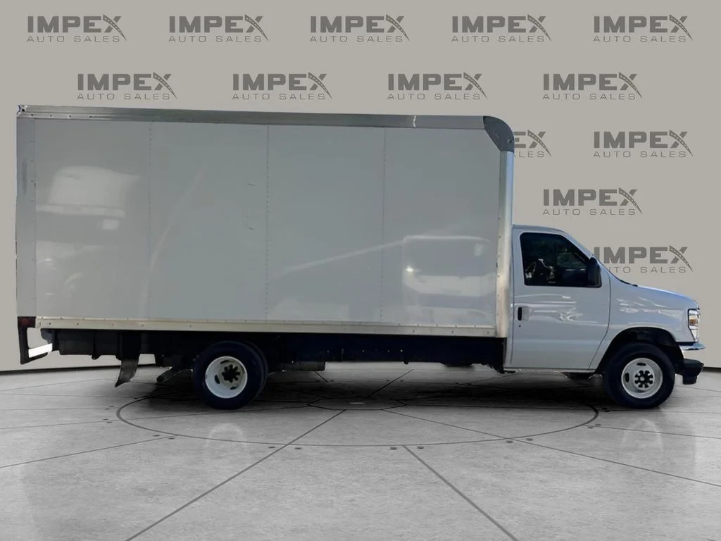 Used 2024 White Ford Base image 5