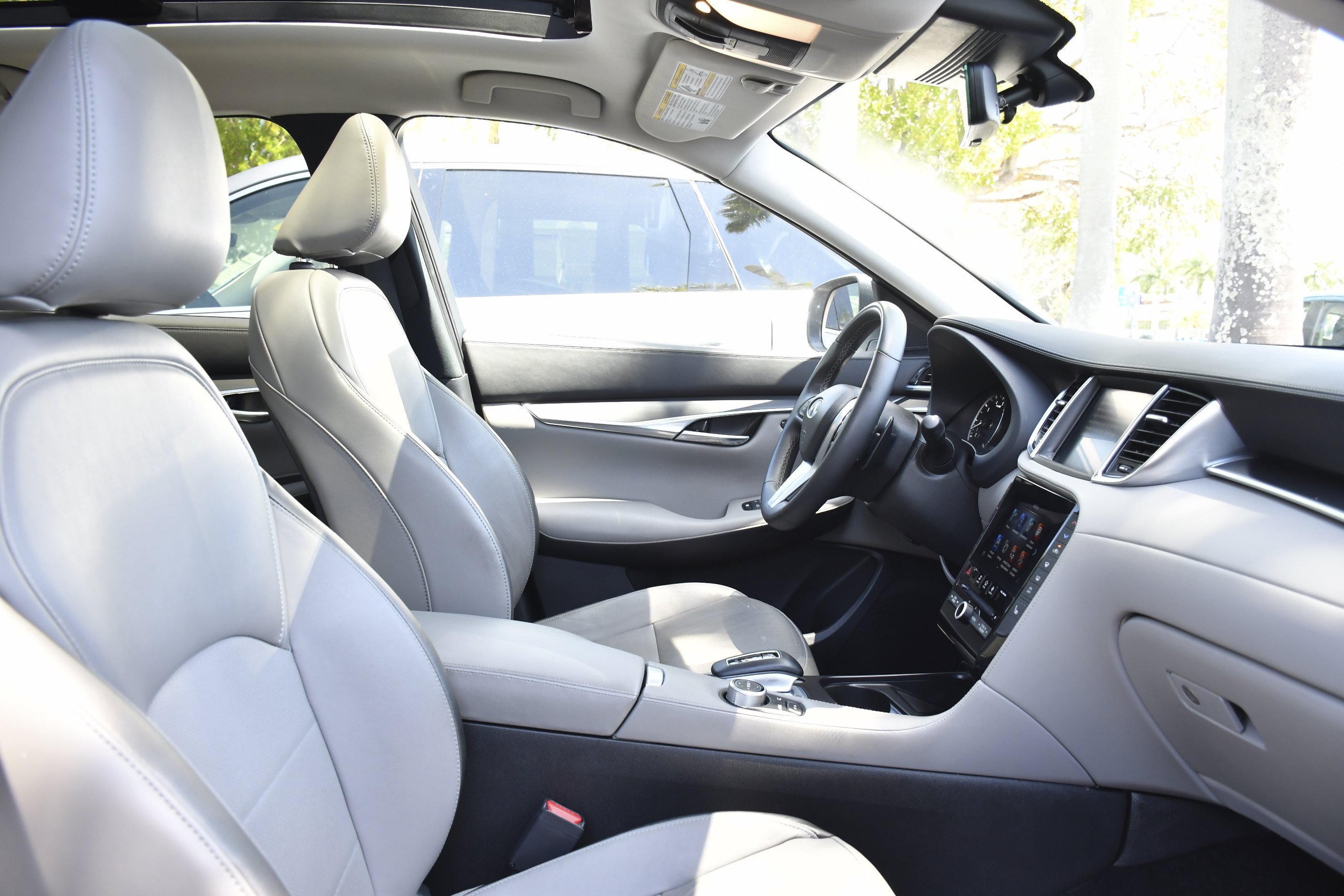 Used 2025 Slate Gray INFINITI LUXE image 26