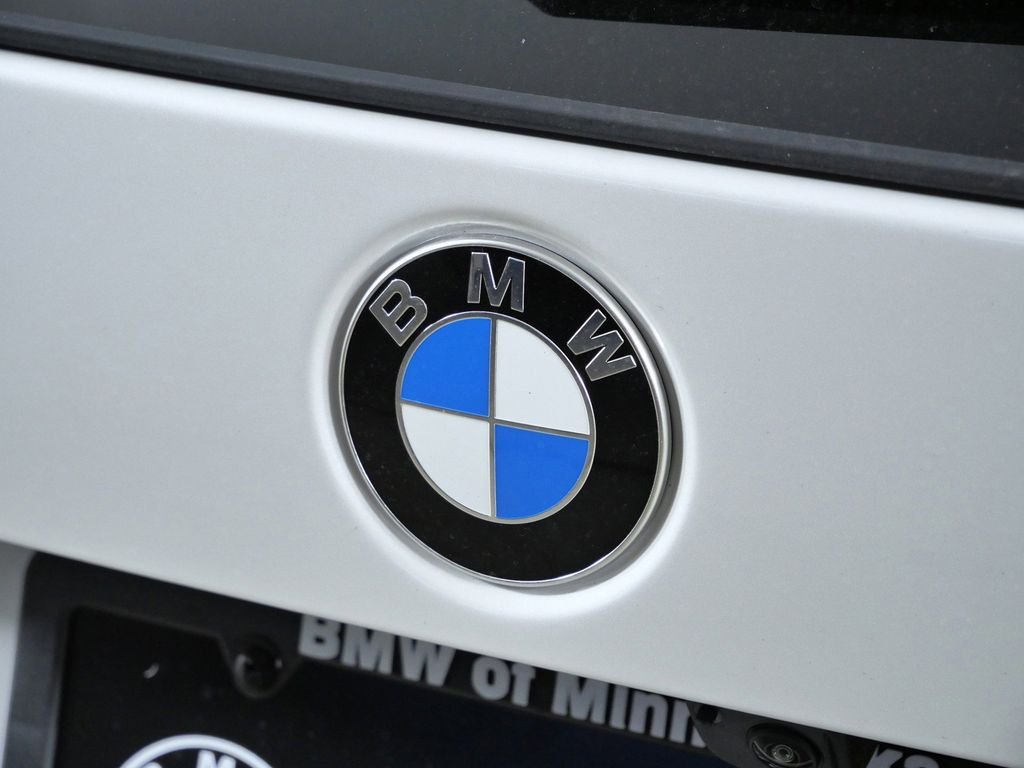 New 2026 Mineral White Metallic BMW xDrive28i image 11