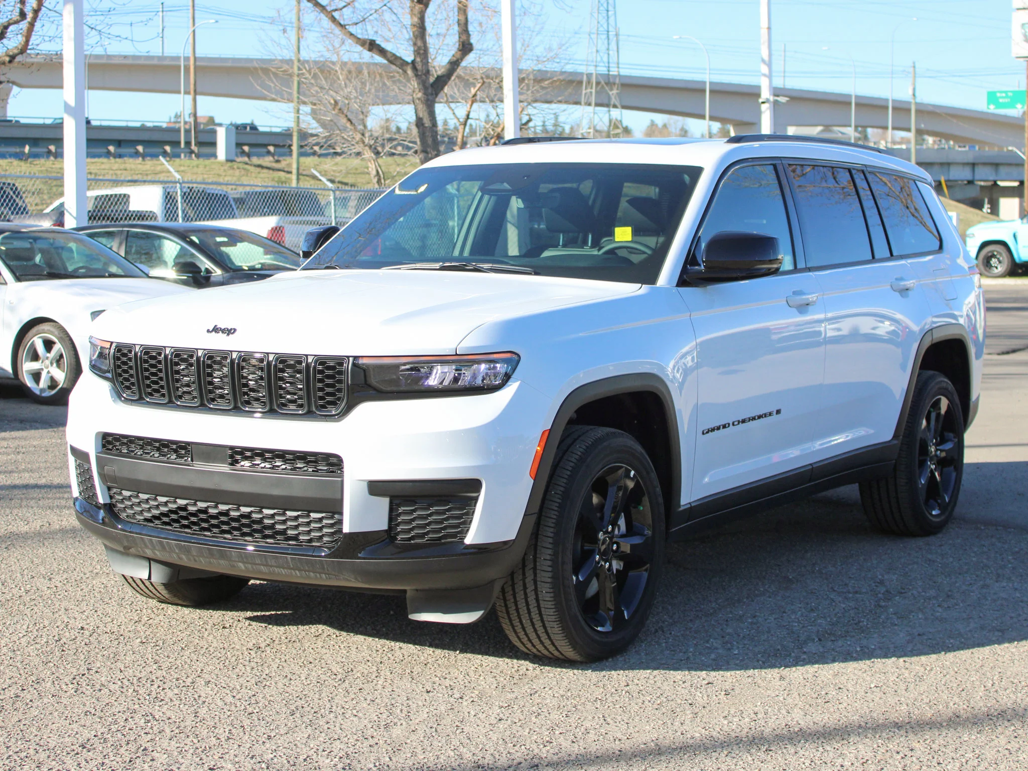 Certified Used 2025 White Jeep Altitude * V6 | Heated Leather Seats | Sunroof | Adaptive Cruise | Remote Start | Backup Camera image 11