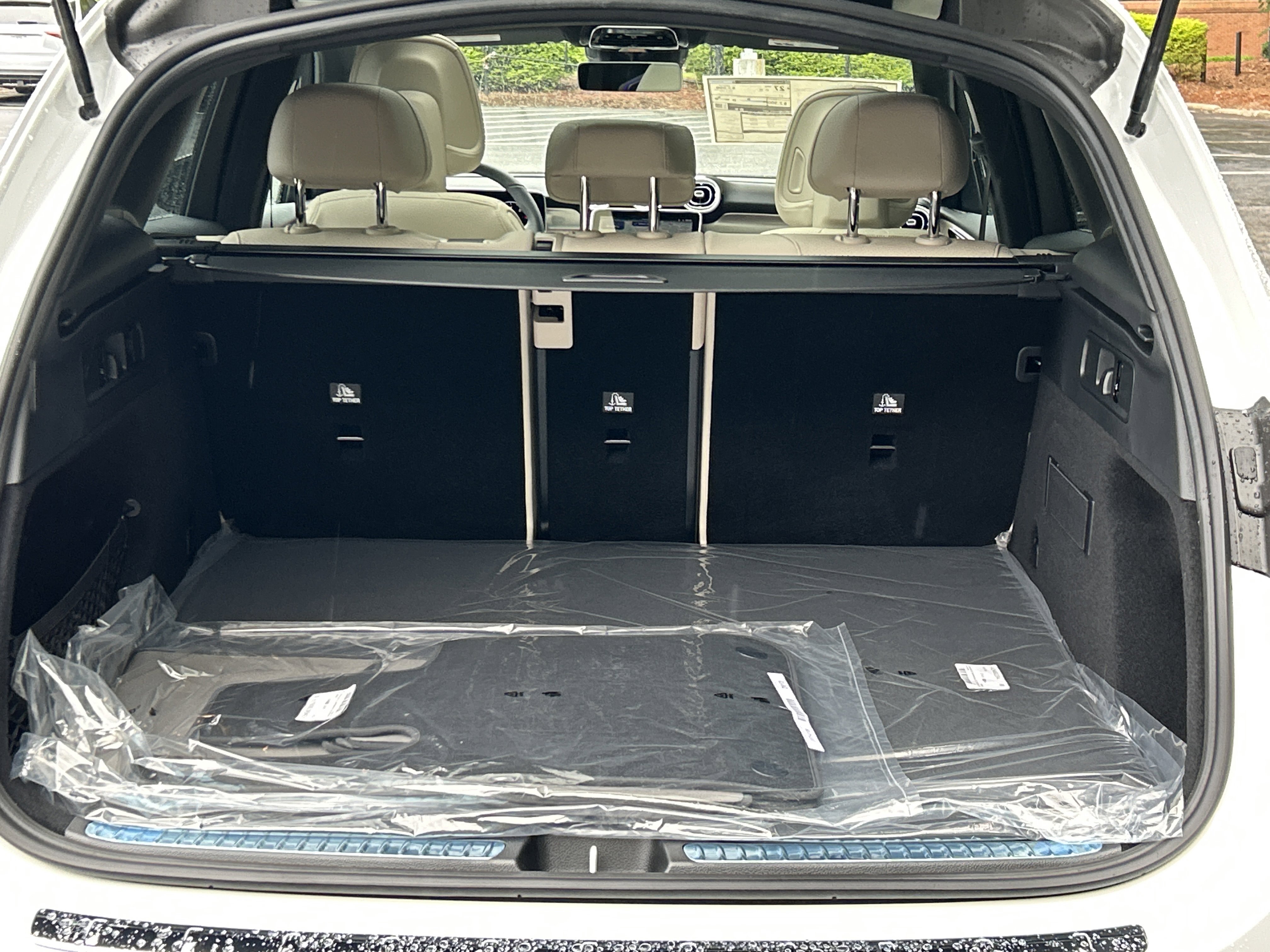 New 2026 MANUFAKTUR Moonlight White Metallic Mercedes-Benz GLC 300 SUV image 9