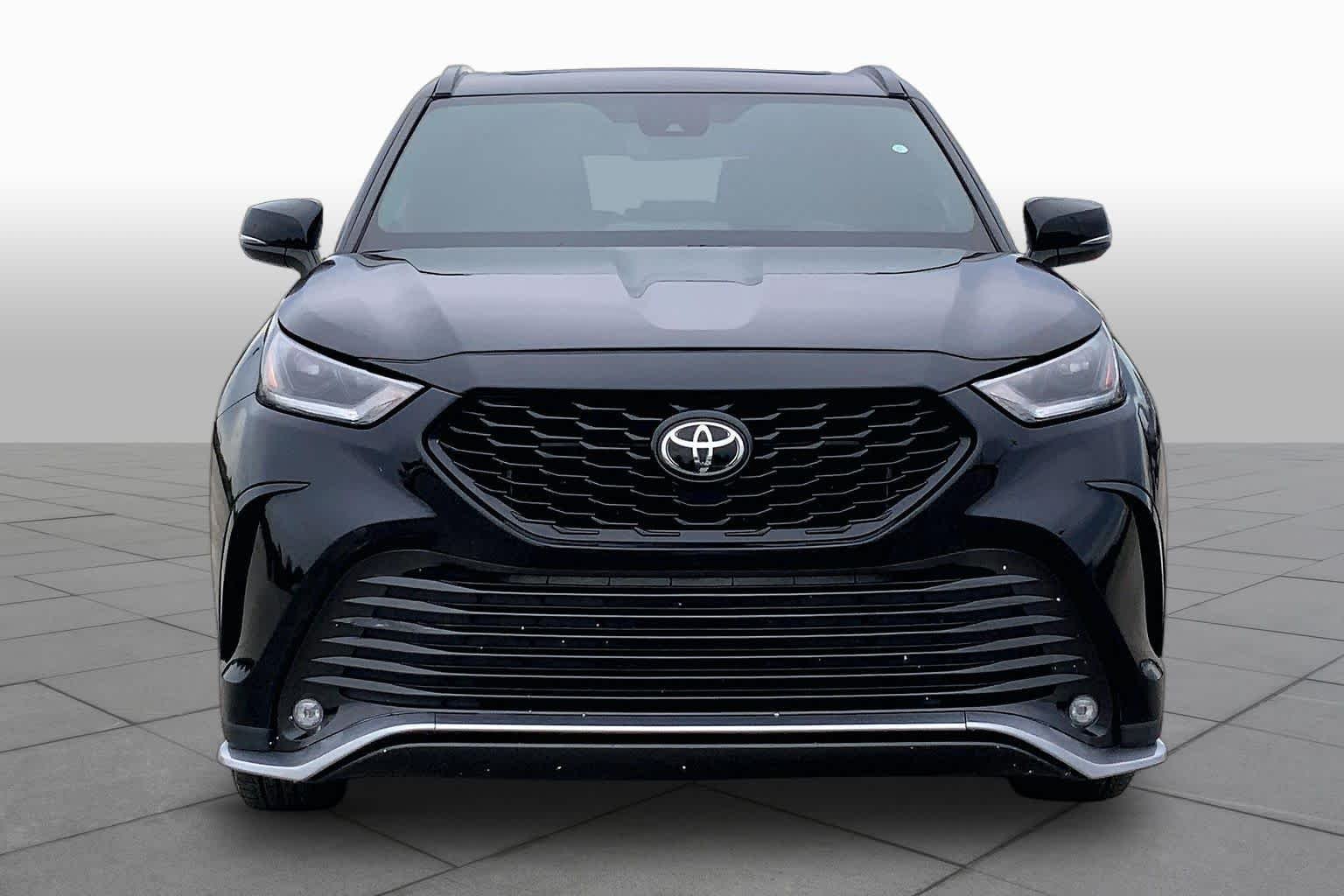 Used 2021 Midnight Black Metallic Toyota XSE image 4