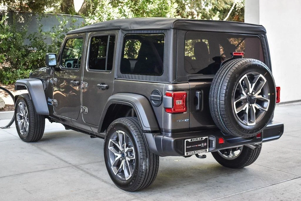 New 2025 Granite Crystal Metallic Clearcoat Jeep Sport S 4xe image 4