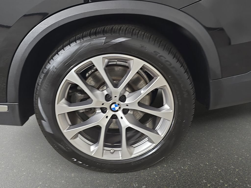 Used 2022 Black Sapphire Metallic BMW xDrive40i image 38