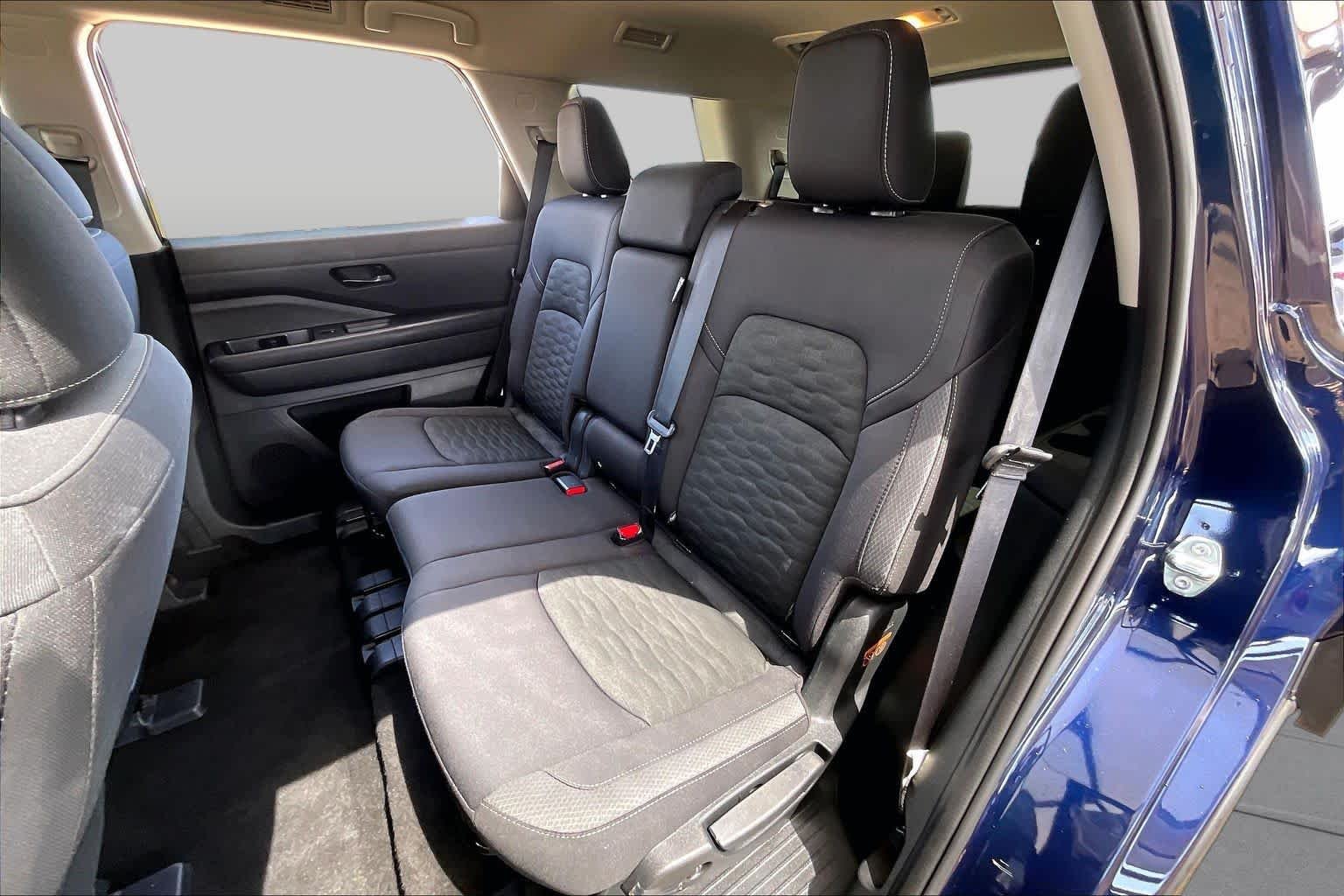 Used 2025 Deep Ocean Blue Pearl Nissan SV image 18