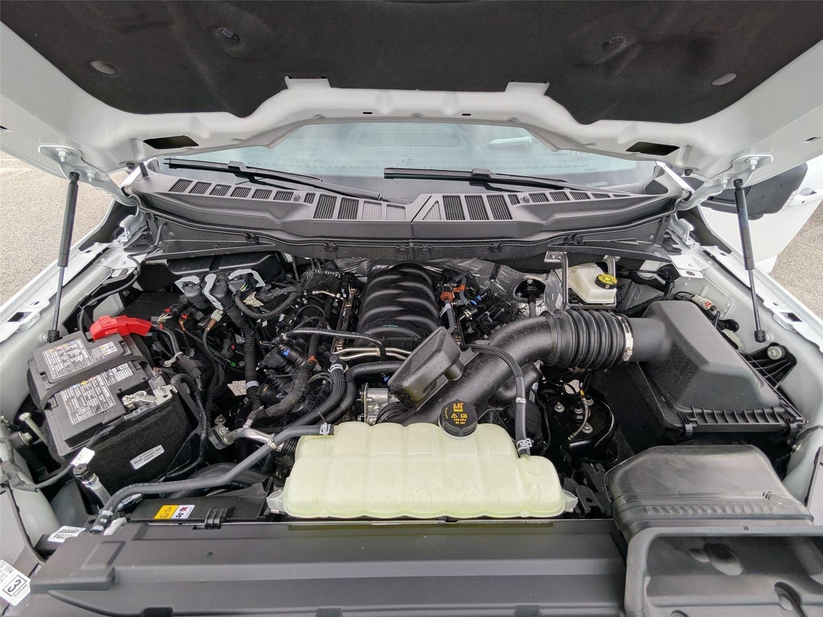 New 2026 Oxford White Ford XLT image 35