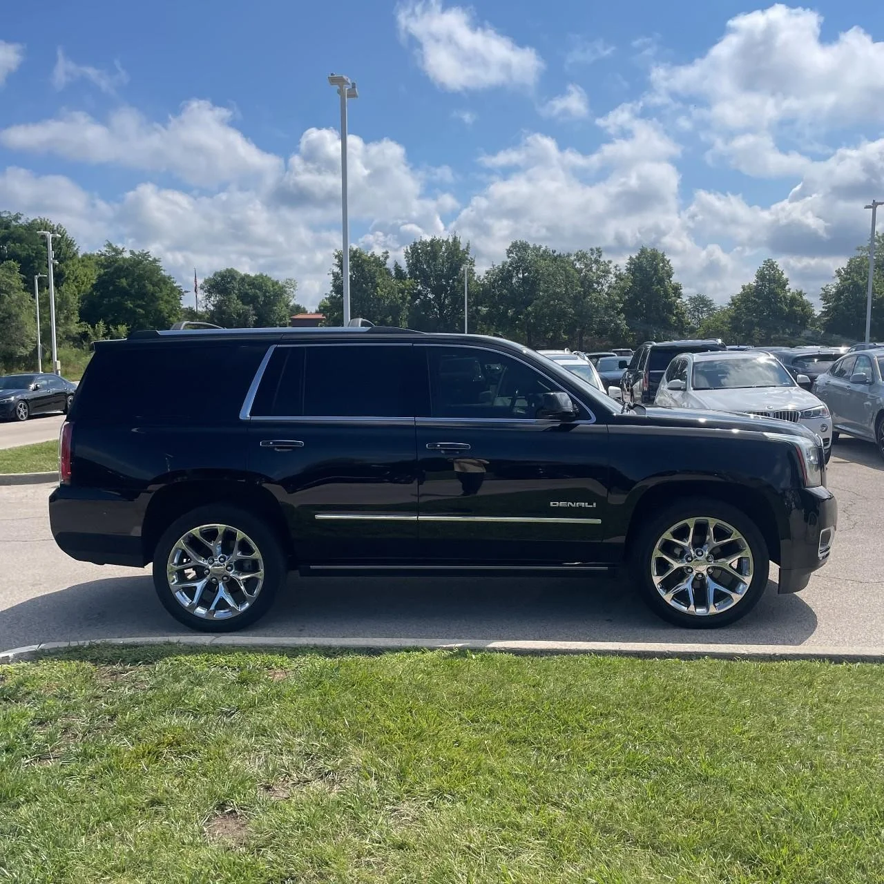 Used 2020 Onyx Black GMC Denali image 5