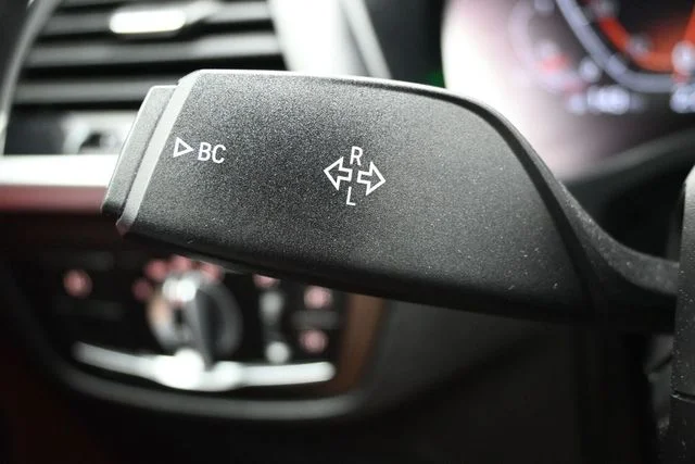Used 2021 White BMW xDrive30i image 23
