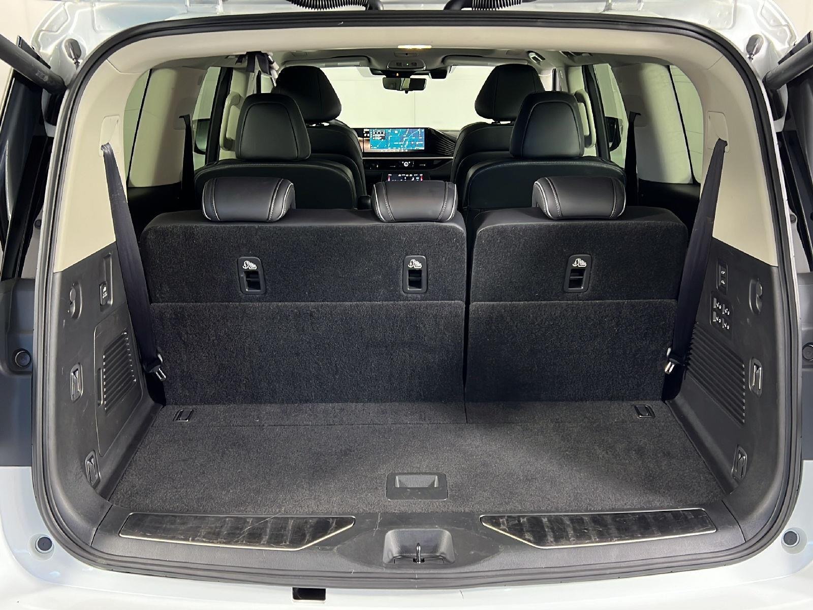 Used 2025 Radiant White INFINITI SENSORY image 23