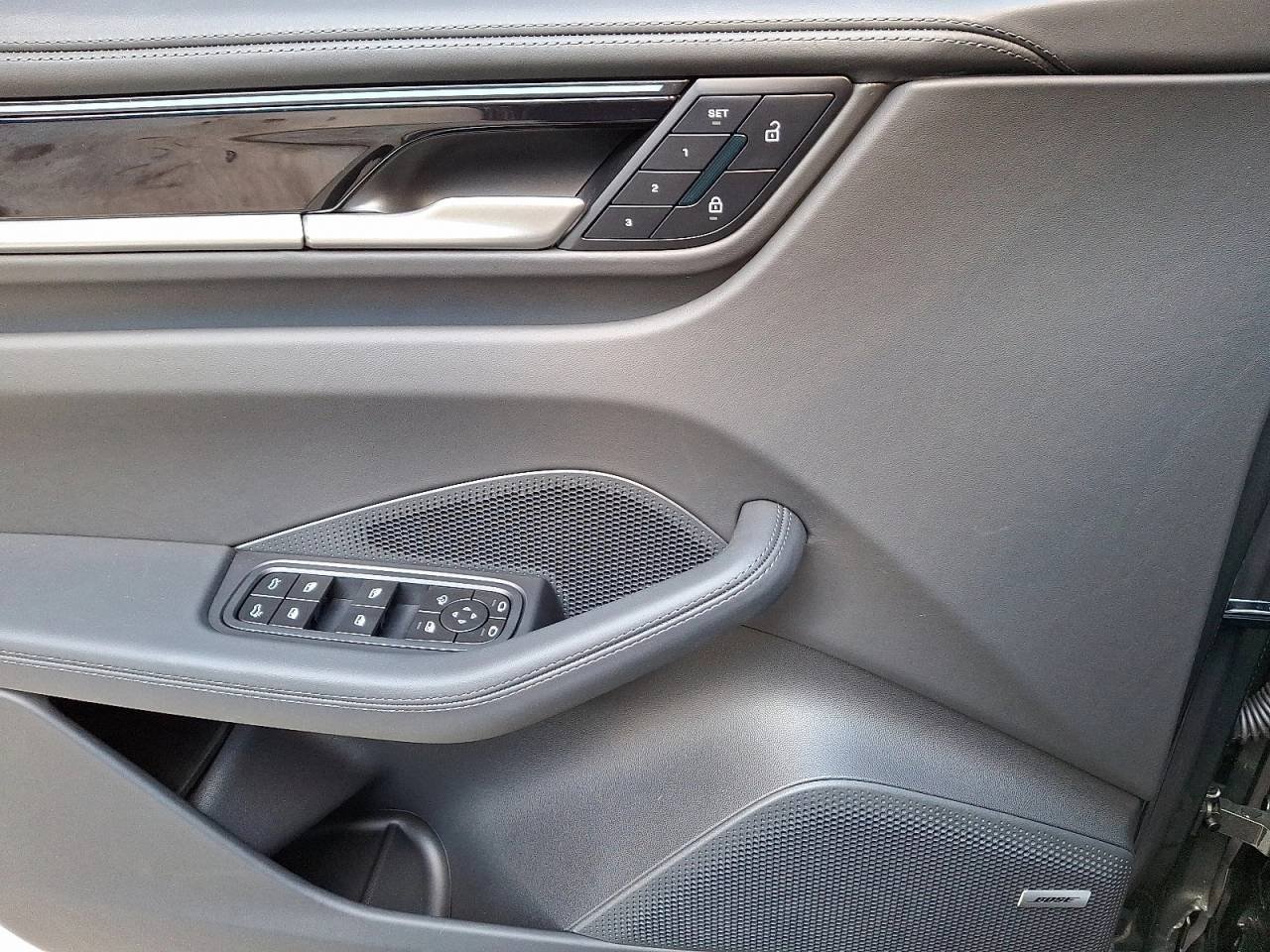2025 Porsche Macan Base - Photo 15