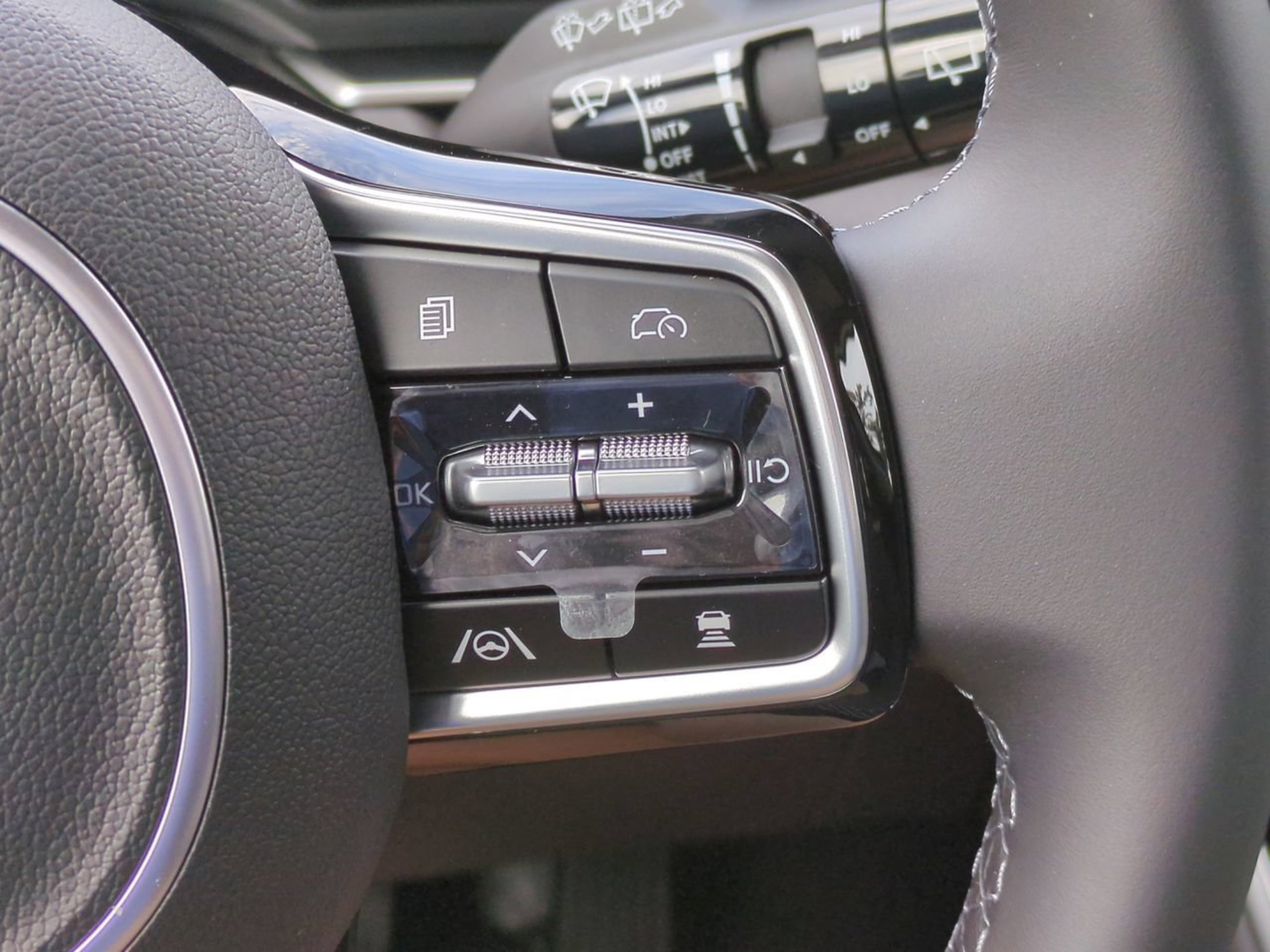 New 2026 Ceramic Silver Kia EX image 45