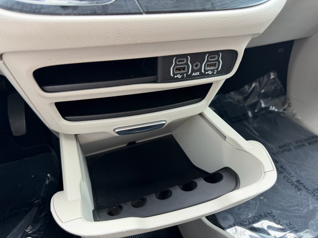 Used 2023 Bright White Clearcoat Chrysler LX image 17