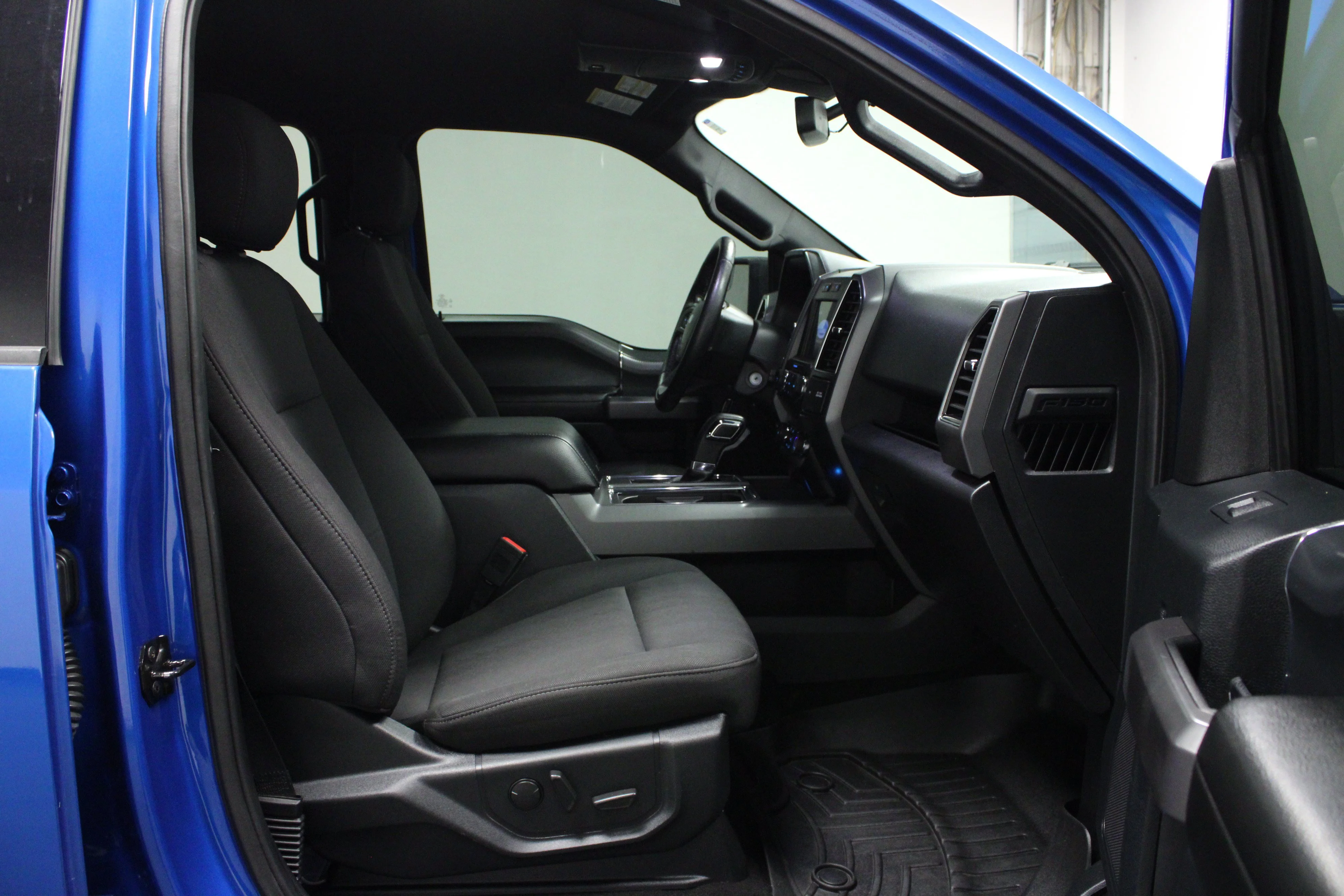Used 2019 Velocity Blue Metallic Ford XLT image 16