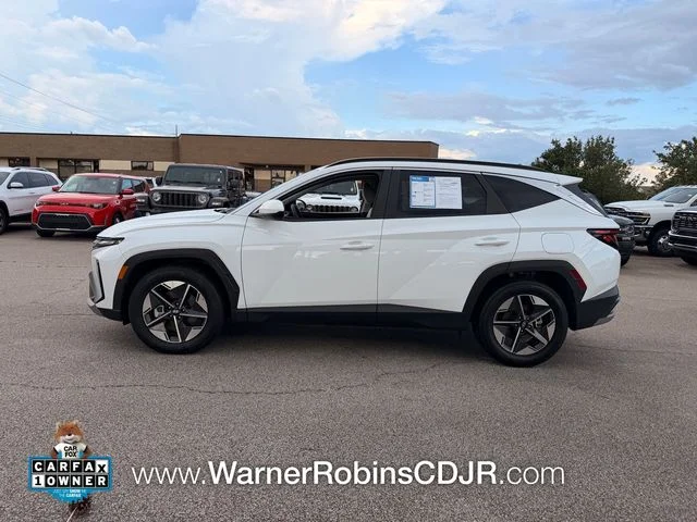 Used 2025 White Hyundai SEL image 4