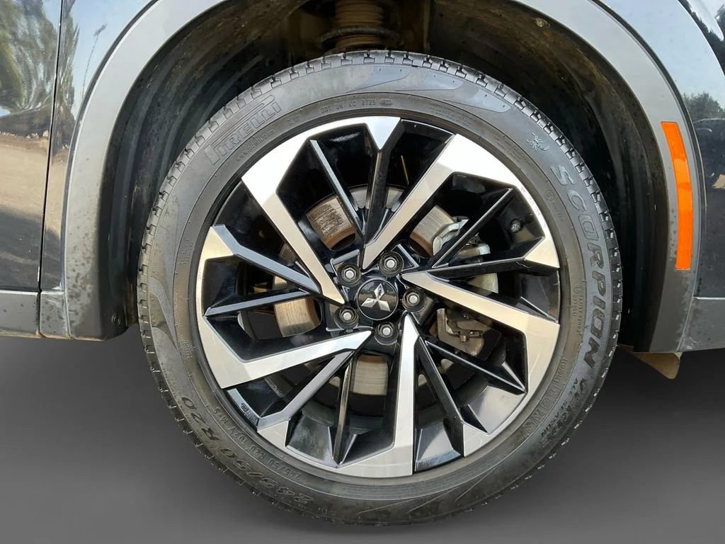 Used 2022 Black Mitsubishi ES image 16