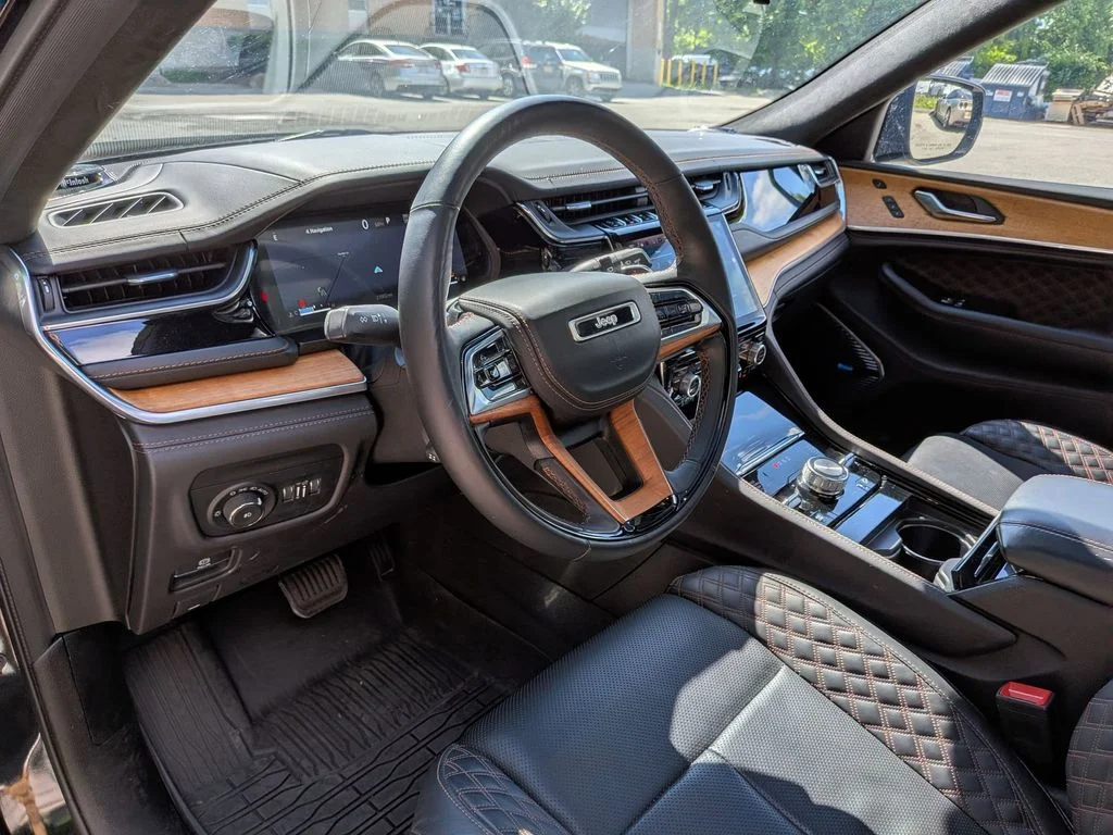 Used 2023 Black Jeep Summit Reserve image 15