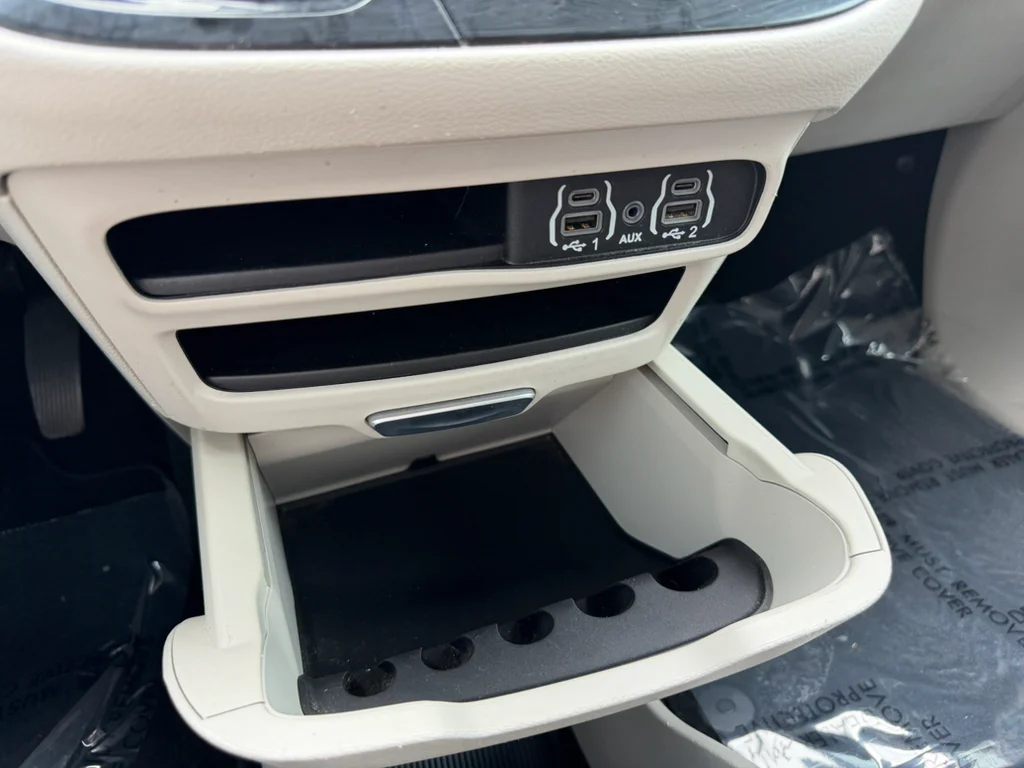 Used 2023 Bright White Clearcoat Chrysler LX image 17