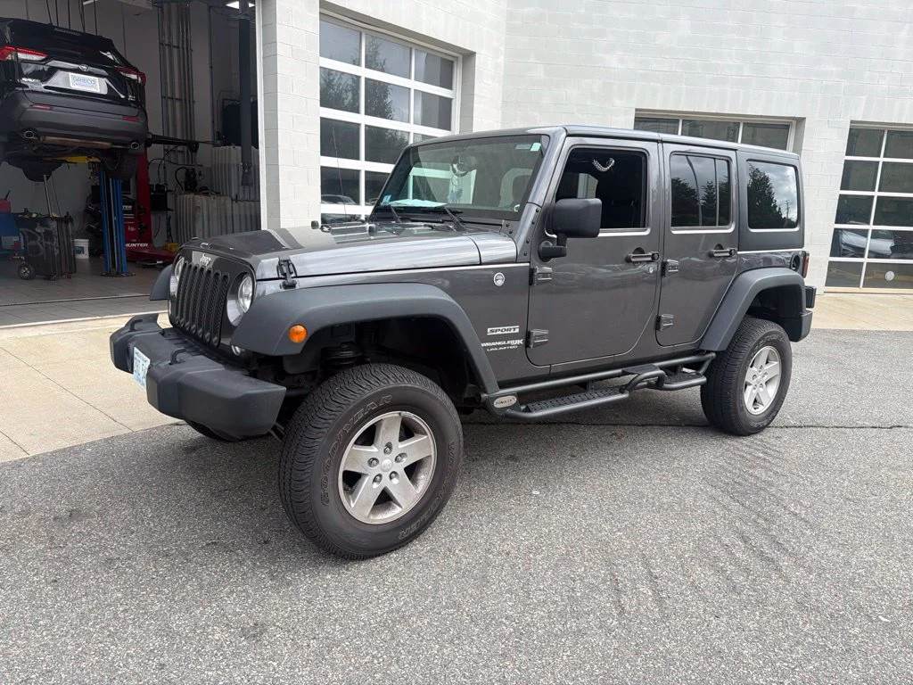 Used 2018 Crystal Metallic Jeep Unlimited Sport image 3