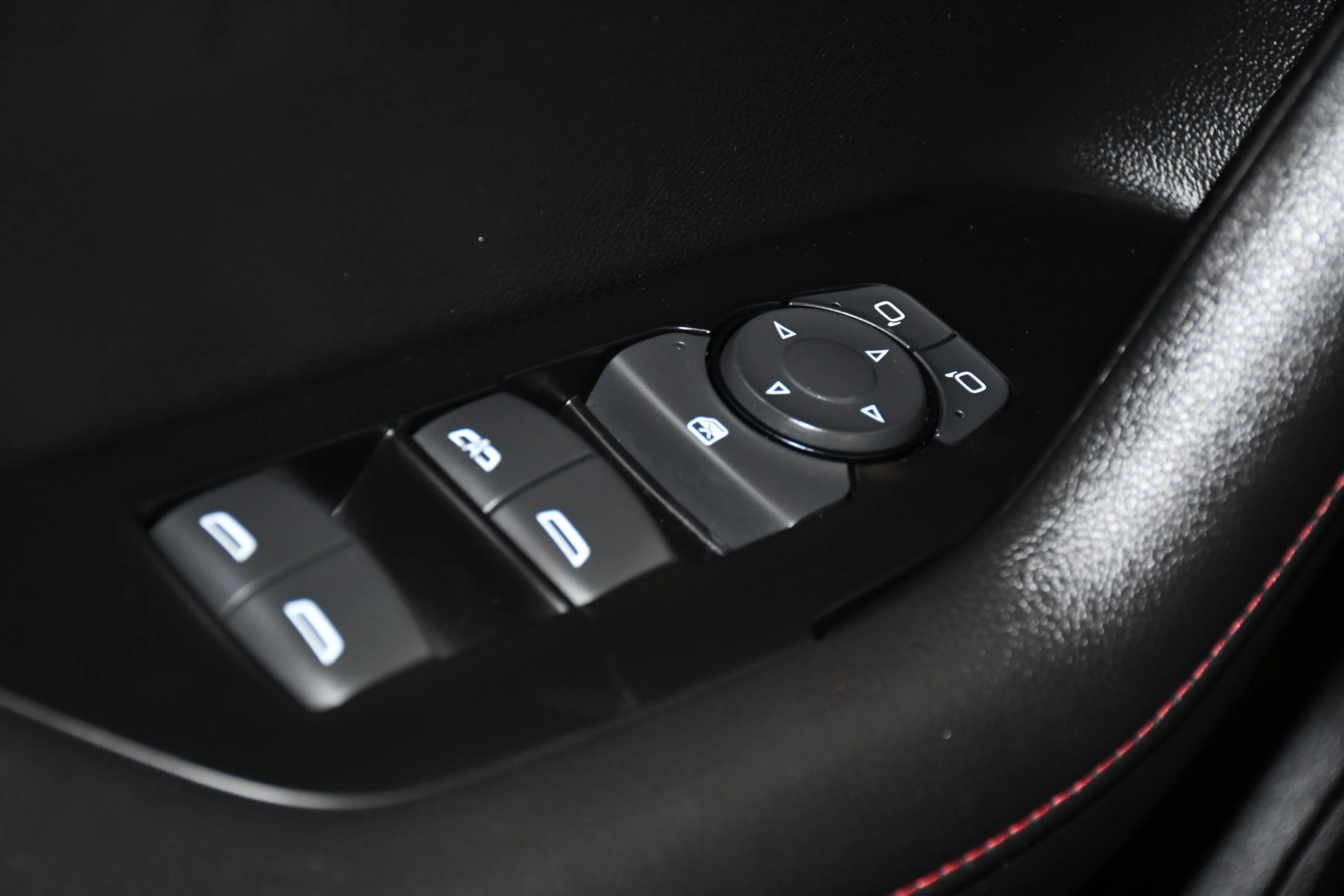 Used 2022 Silver Ice Metallic Chevrolet RS image 33