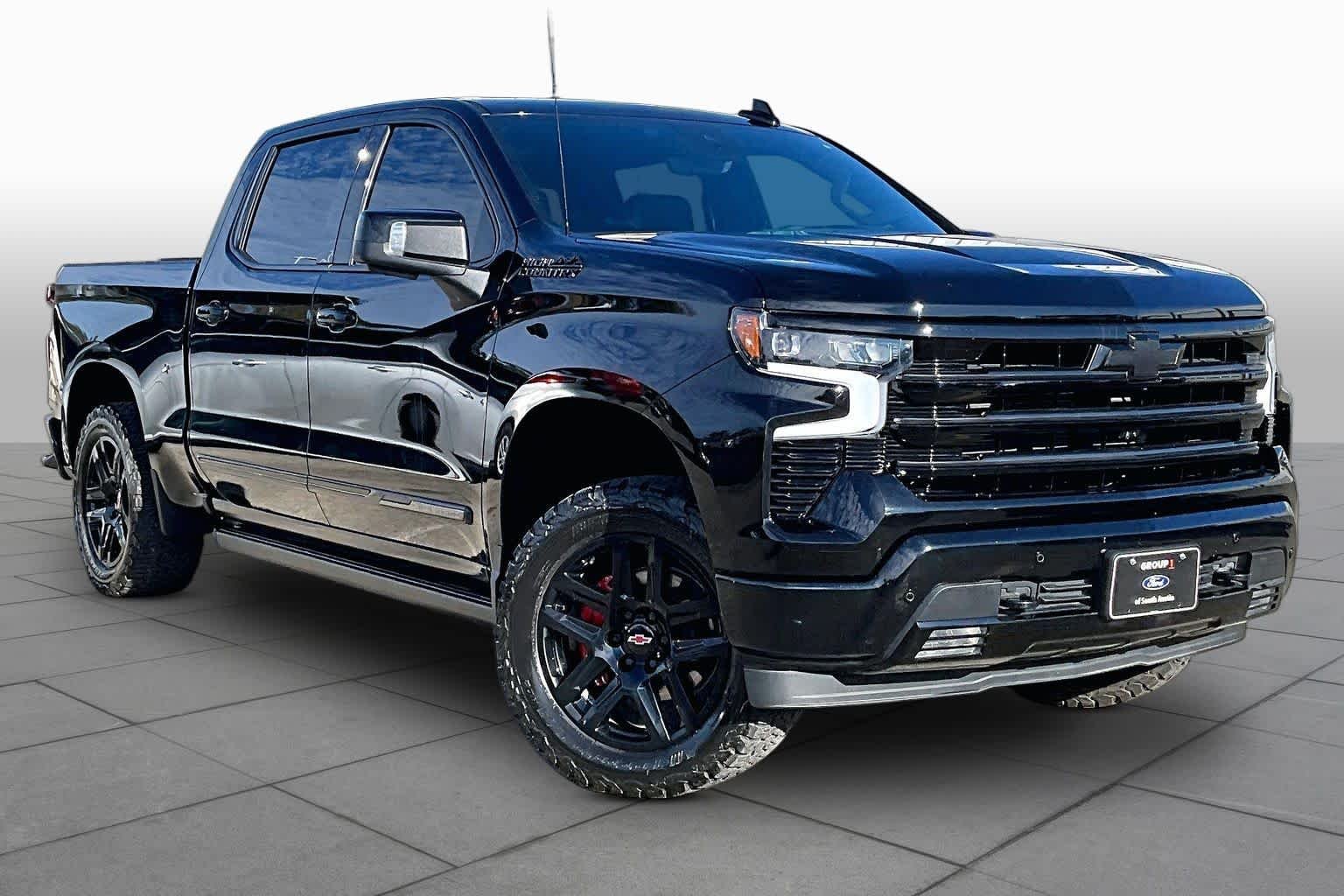 Used 2024 Black Chevrolet High Country image 5