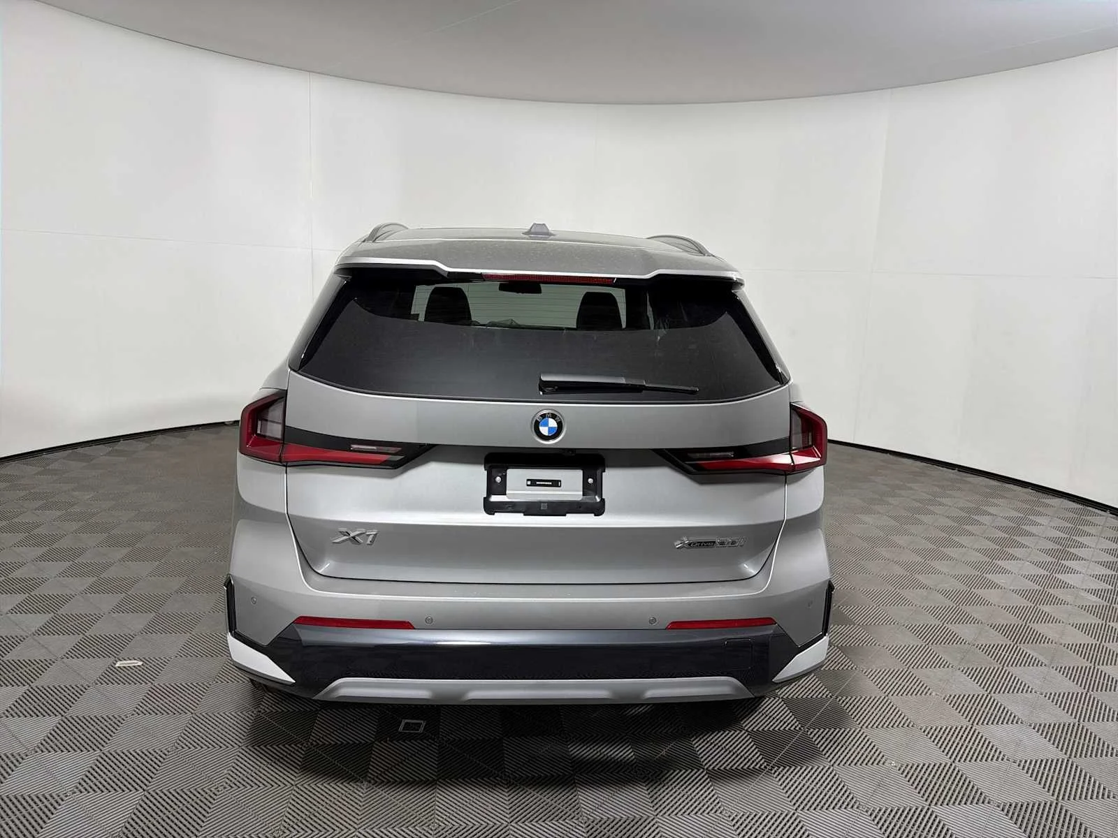 New 2026 Space Silver Metallic BMW xDrive28i image 2