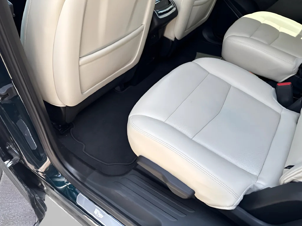 Used 2025 Green Cadillac Sport image 32
