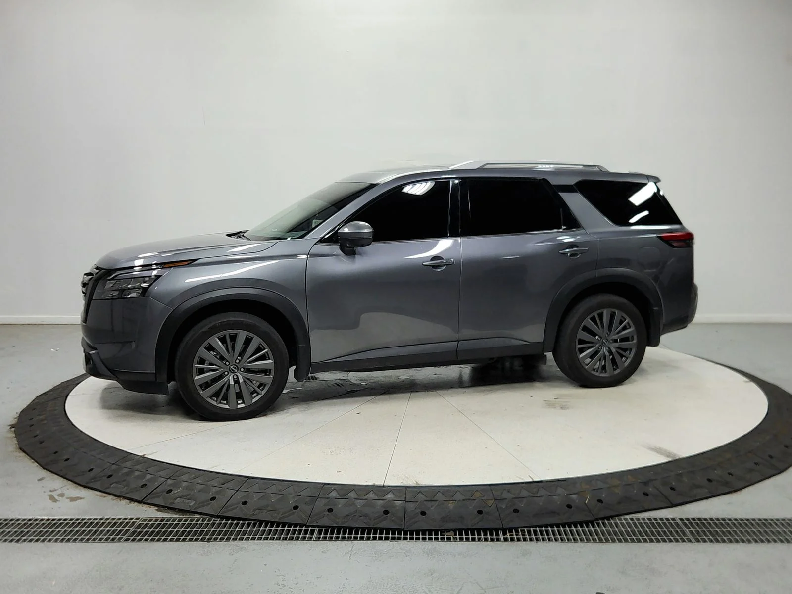 Used 2025 Gray Nissan SL image 5
