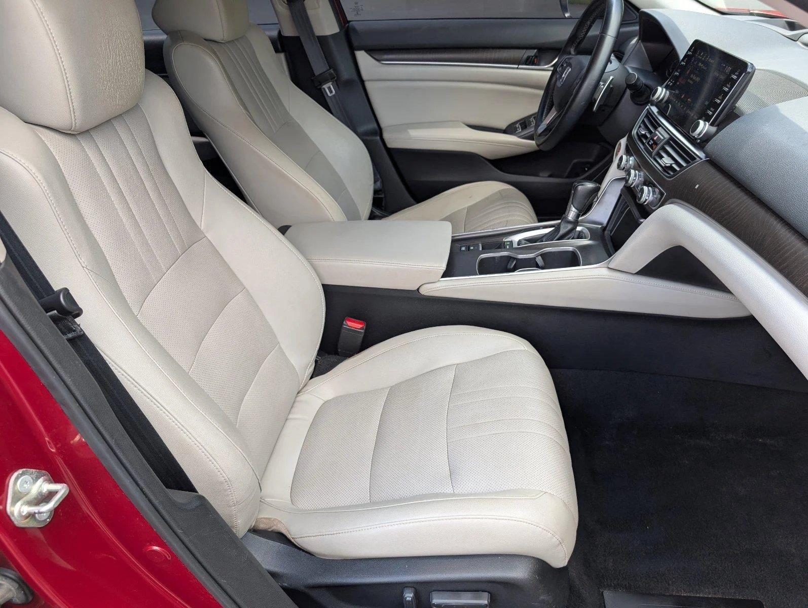 Used 2018 Radiant Red Metallic Honda Touring 1.5T image 39