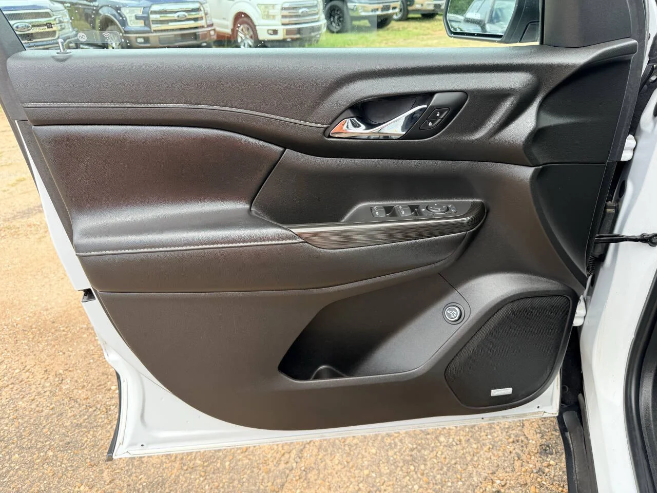 Used 2019 White GMC SLT 1 4dr SUV image 30