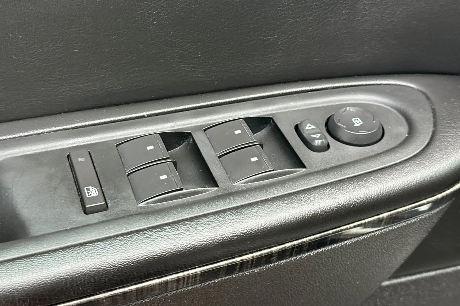 Used 2014 White Diamond Tricoat GMC SLT image 13