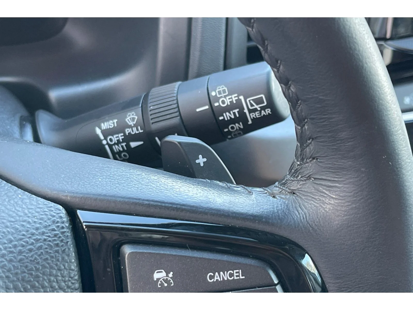 Used 2025 SONIC GRAY PEARL Honda Touring image 39