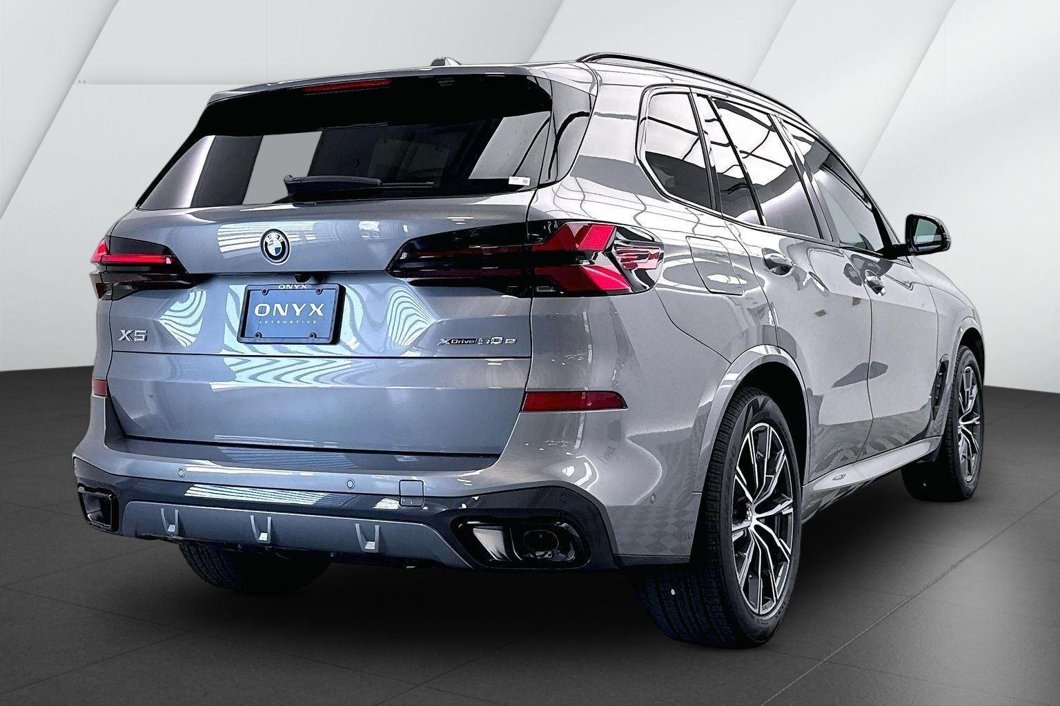 New 2026 Skyscraper Grey Metallic BMW xDrive50e image 6