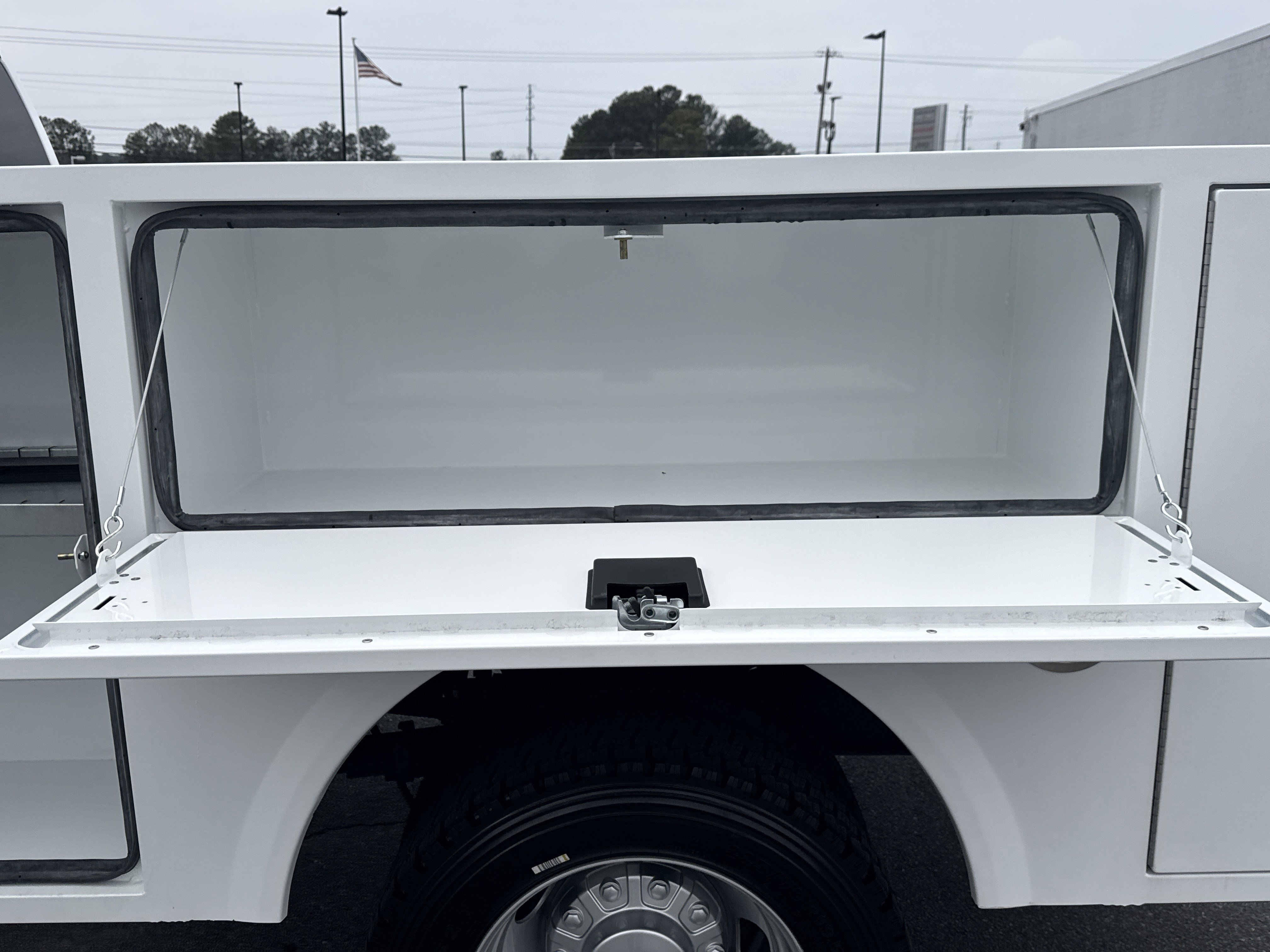 New 2026 Bright White Clearcoat RAM Tradesman image 28
